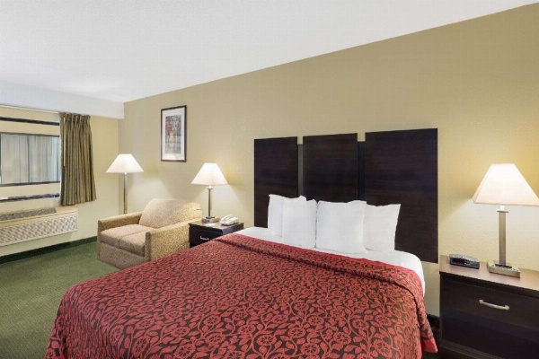Days Inn & Suites by Wyndham Columbia Airport image 11
