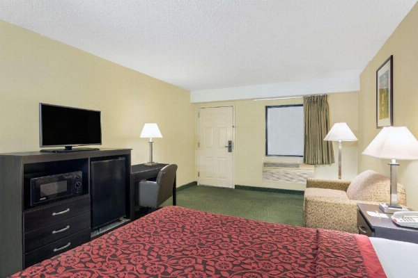 Days Inn & Suites by Wyndham Columbia Airport image 12