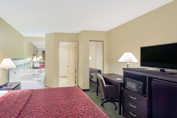 Days Inn & Suites by Wyndham Columbia Airport image 13