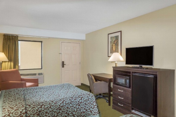 Days Inn & Suites by Wyndham Columbia Airport image 24