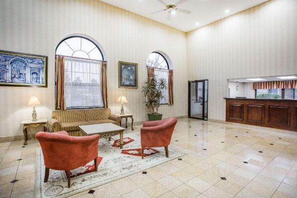 Days Inn & Suites by Wyndham Columbia Airport image 3